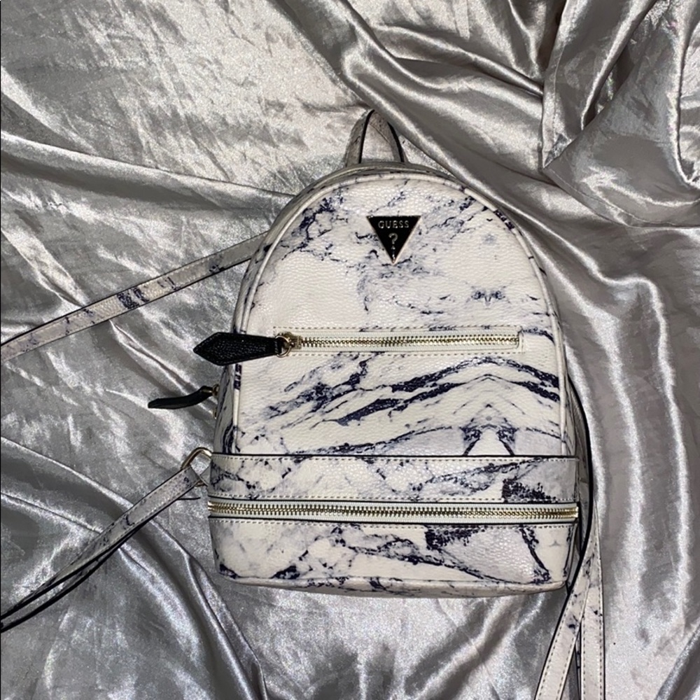 Guess backpack ✨